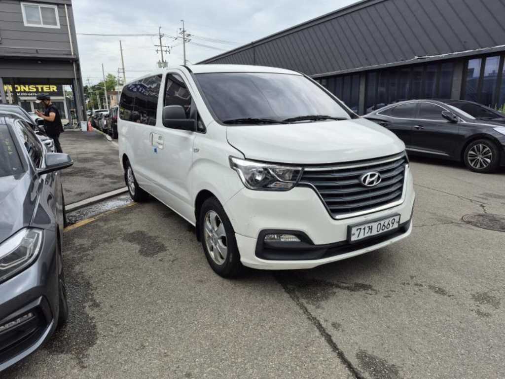 HYUNDAI Starex 2019 — Zona Franca Iquique