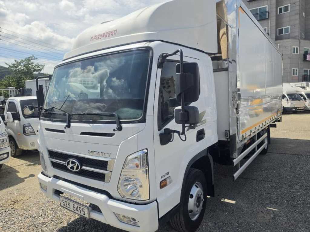 medium and large cargo truck