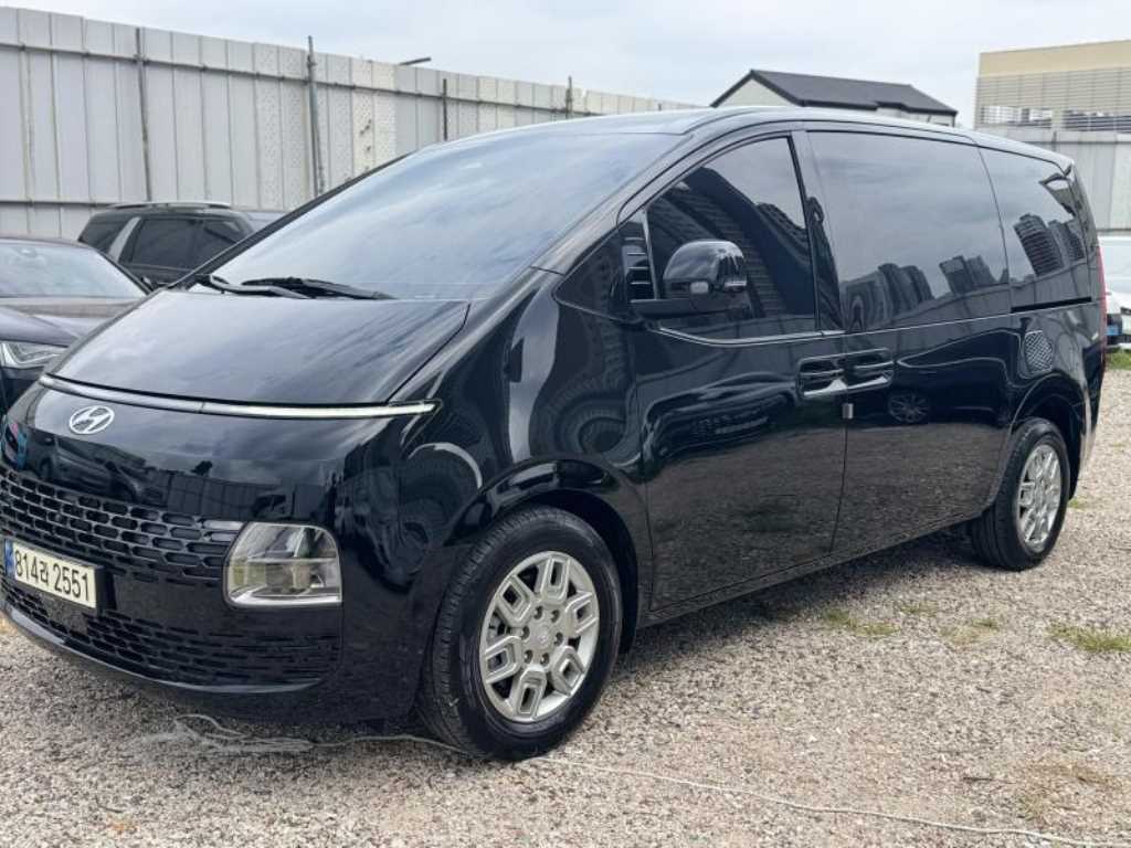 HYUNDAI Staria