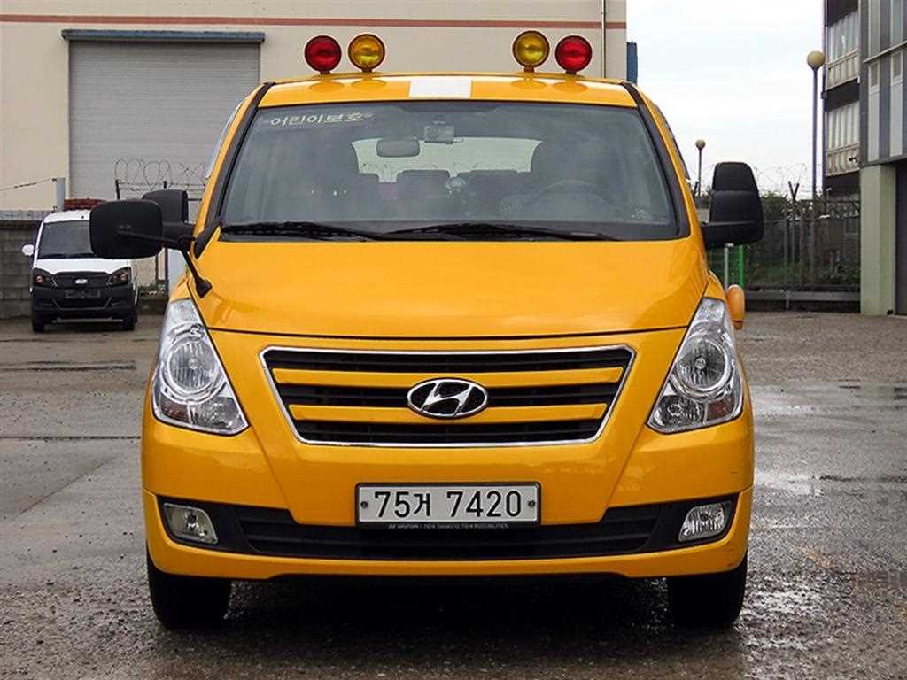 HYUNDAI Starex