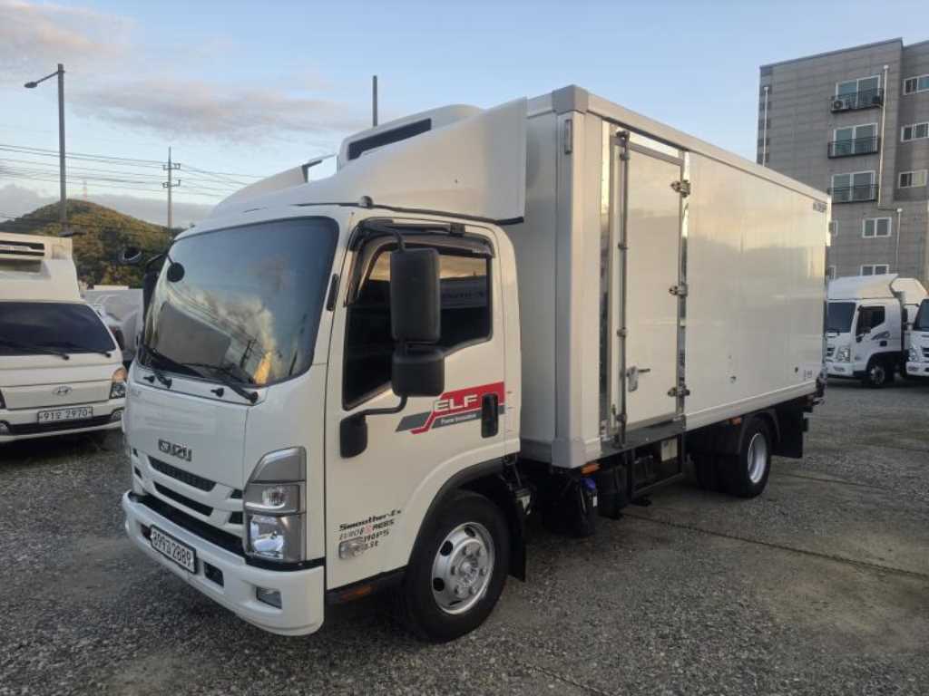 medium and large cargo truck