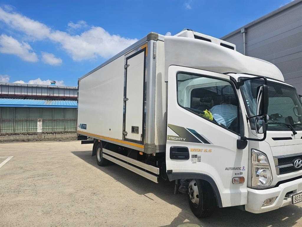 medium and large cargo truck