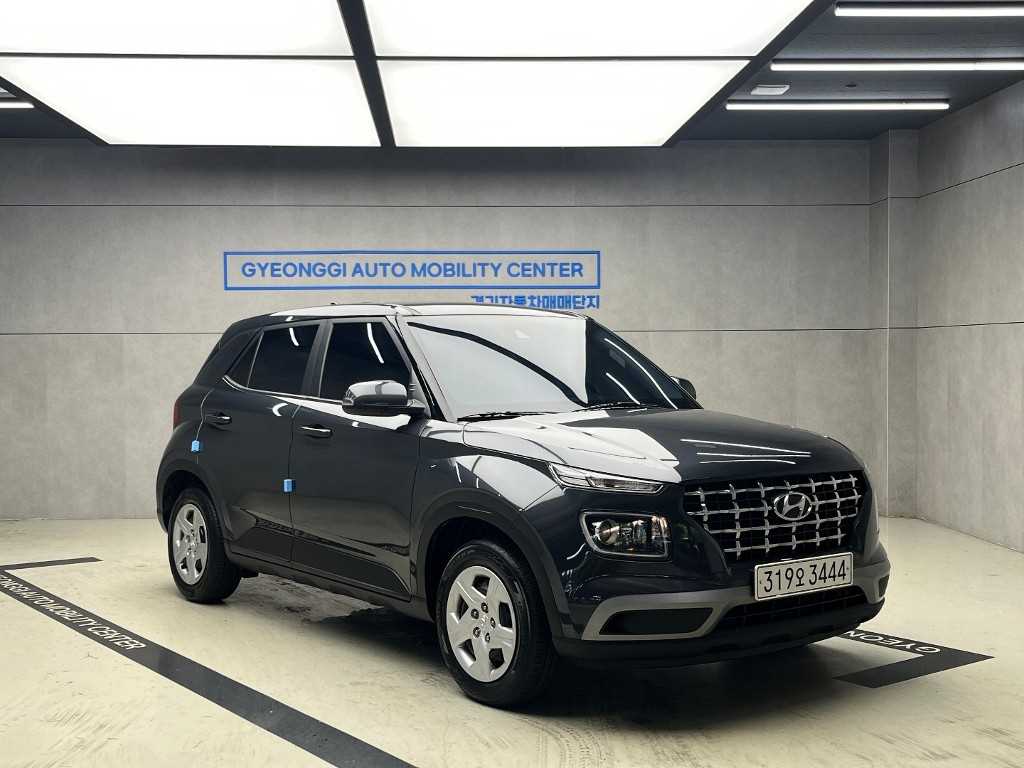 HYUNDAI Venue
