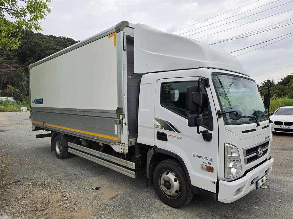 medium and large cargo truck