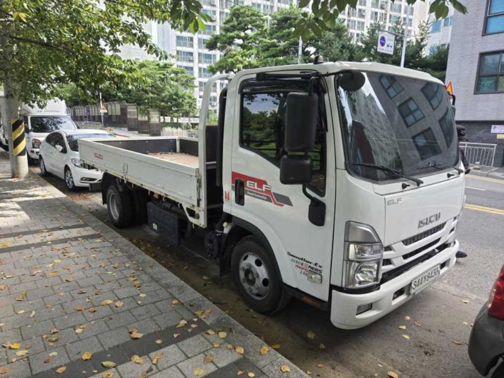 medium and large cargo truck