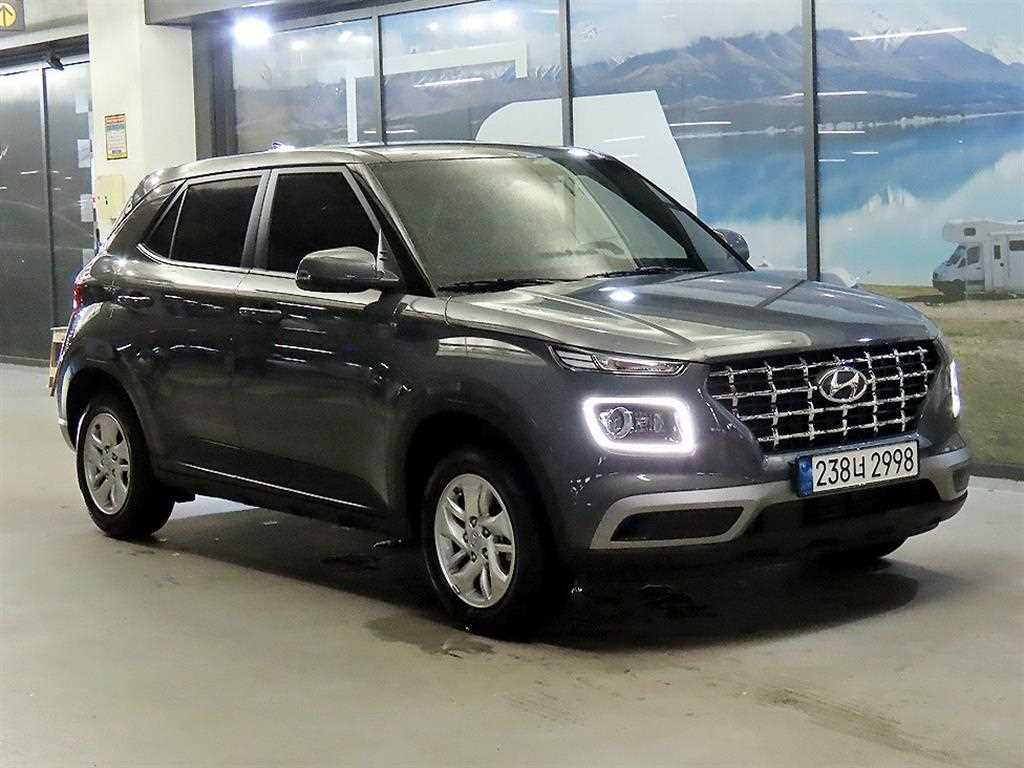 HYUNDAI Venue