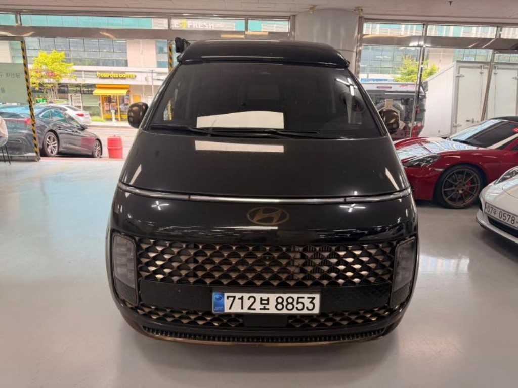 HYUNDAI Staria