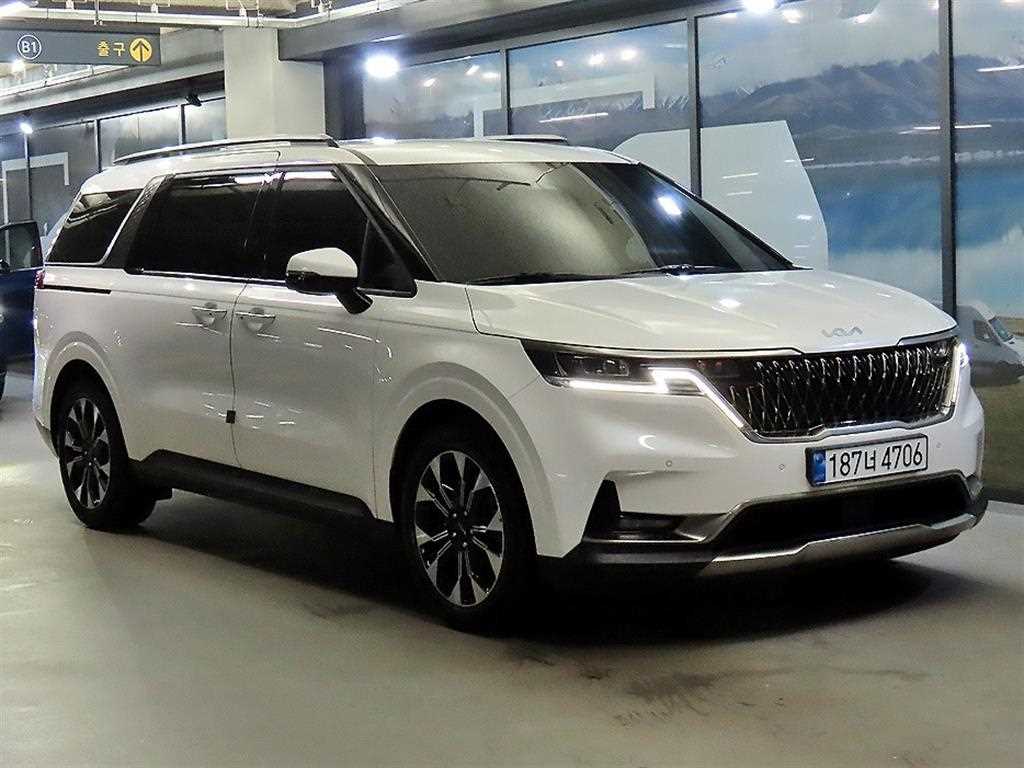 KIA Carnival 2023 — Zona Franca Iquique