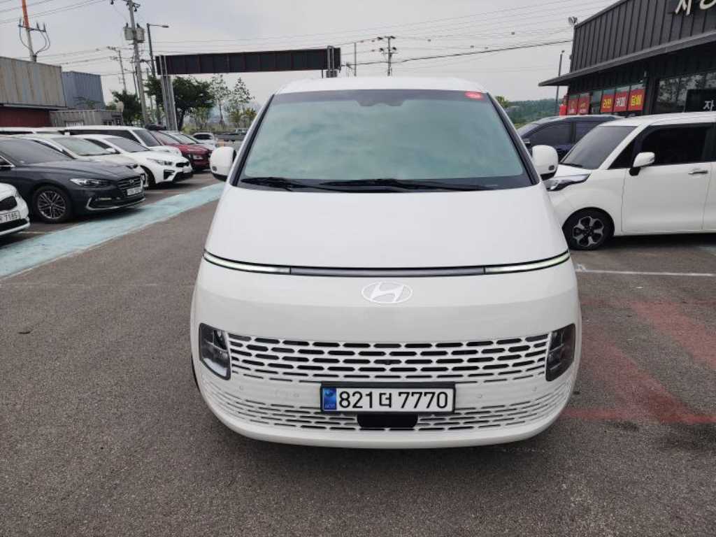 HYUNDAI Staria 2025 — Zona Franca Iquique