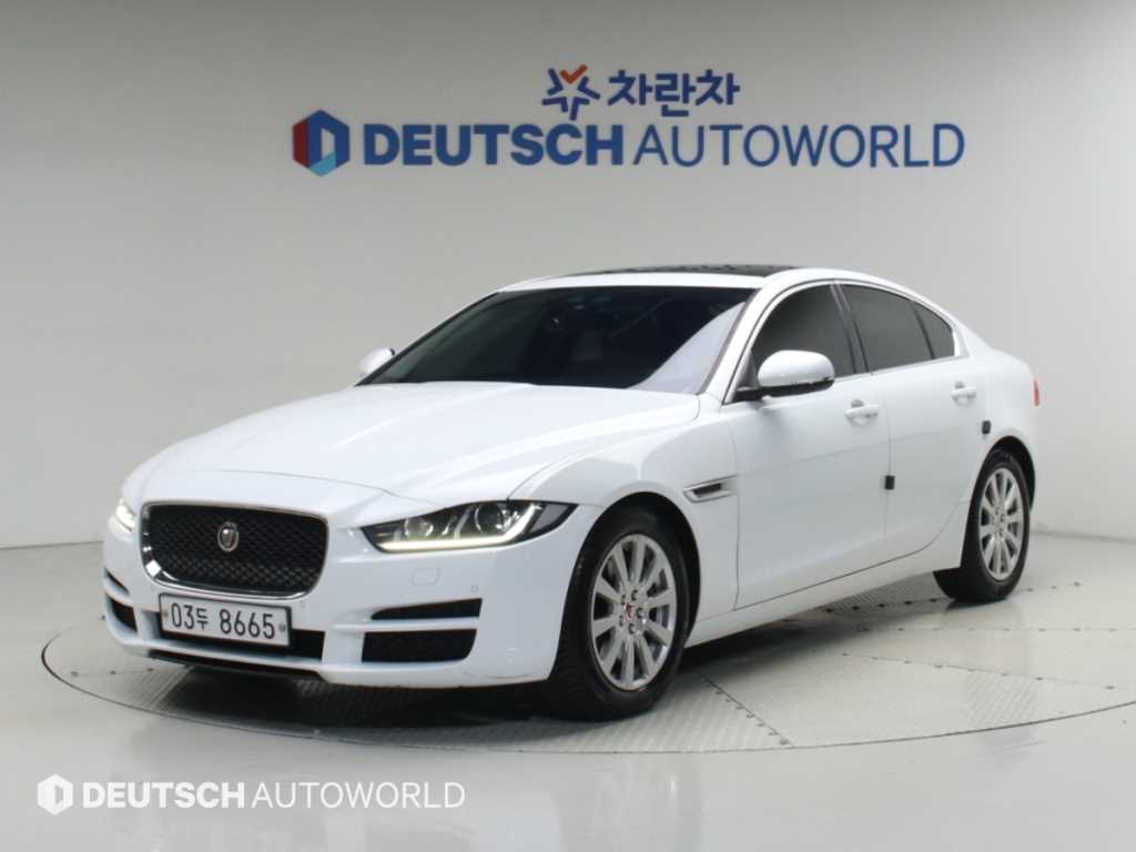Jaguar XE