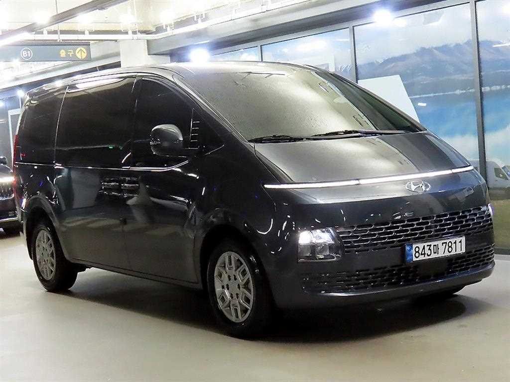 HYUNDAI Staria