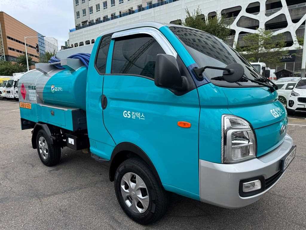 Small Truck Rori (an oil tank/Moving Gas/Home)