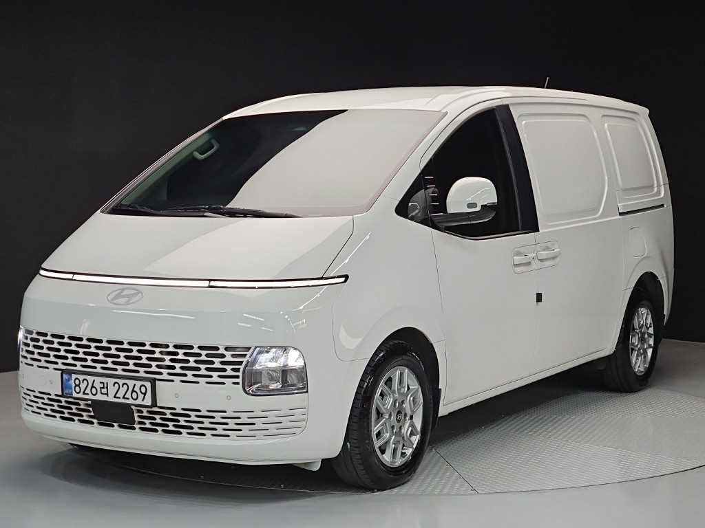 HYUNDAI Staria 2025 — Zona Franca Iquique