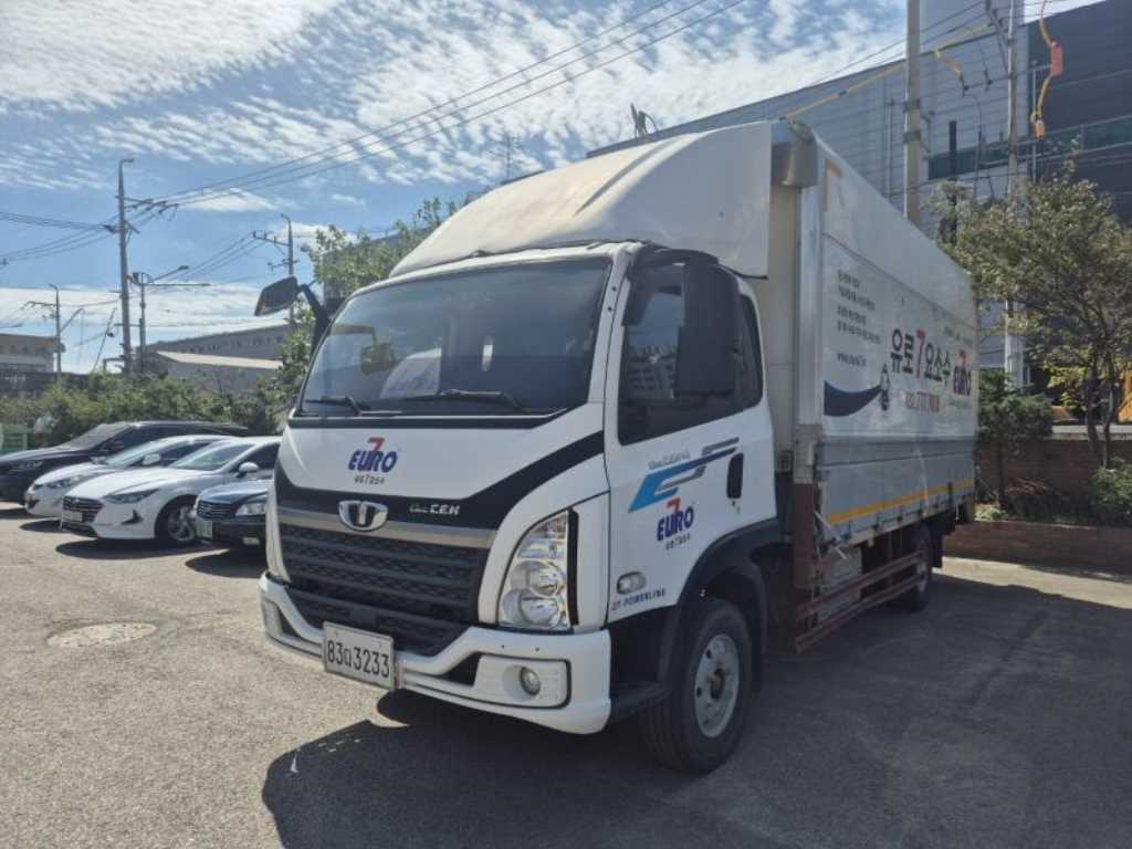 medium and large cargo truck