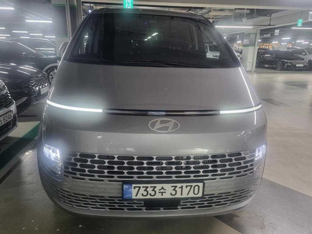 HYUNDAI Staria
