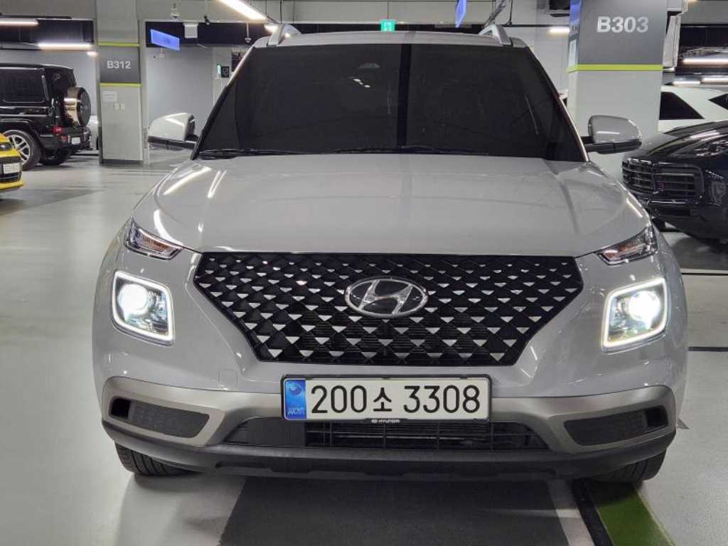 HYUNDAI Venue