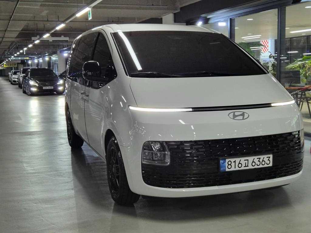 HYUNDAI Staria 2025 — Zona Franca Iquique