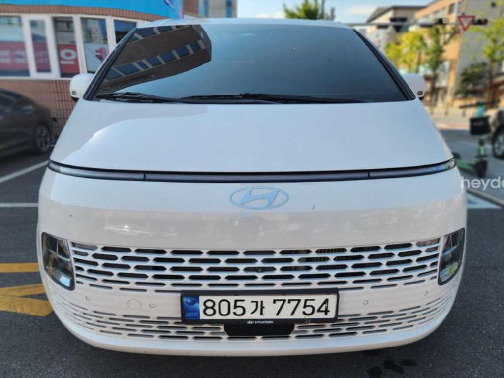 HYUNDAI Staria