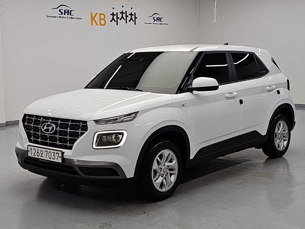 HYUNDAI Venue