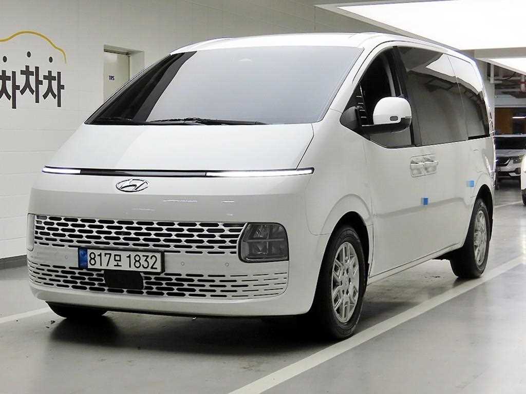 HYUNDAI Staria