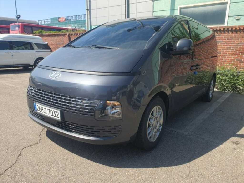 HYUNDAI Staria