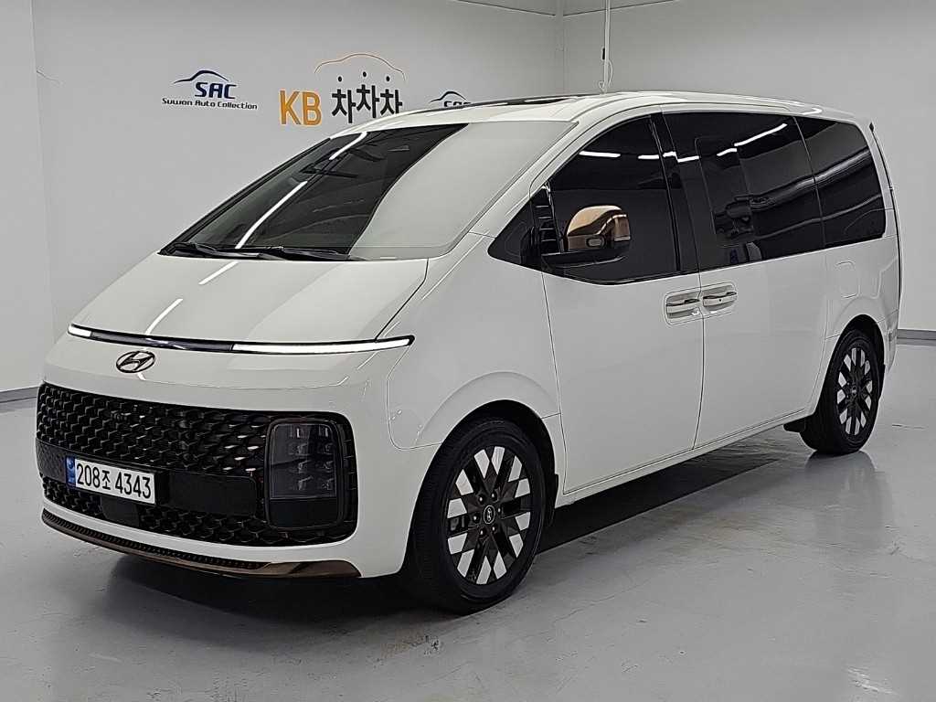 HYUNDAI Staria