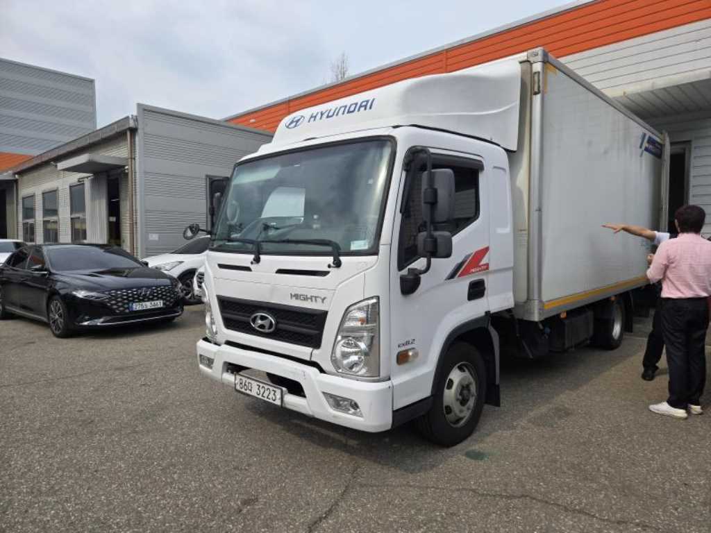 medium and large cargo truck