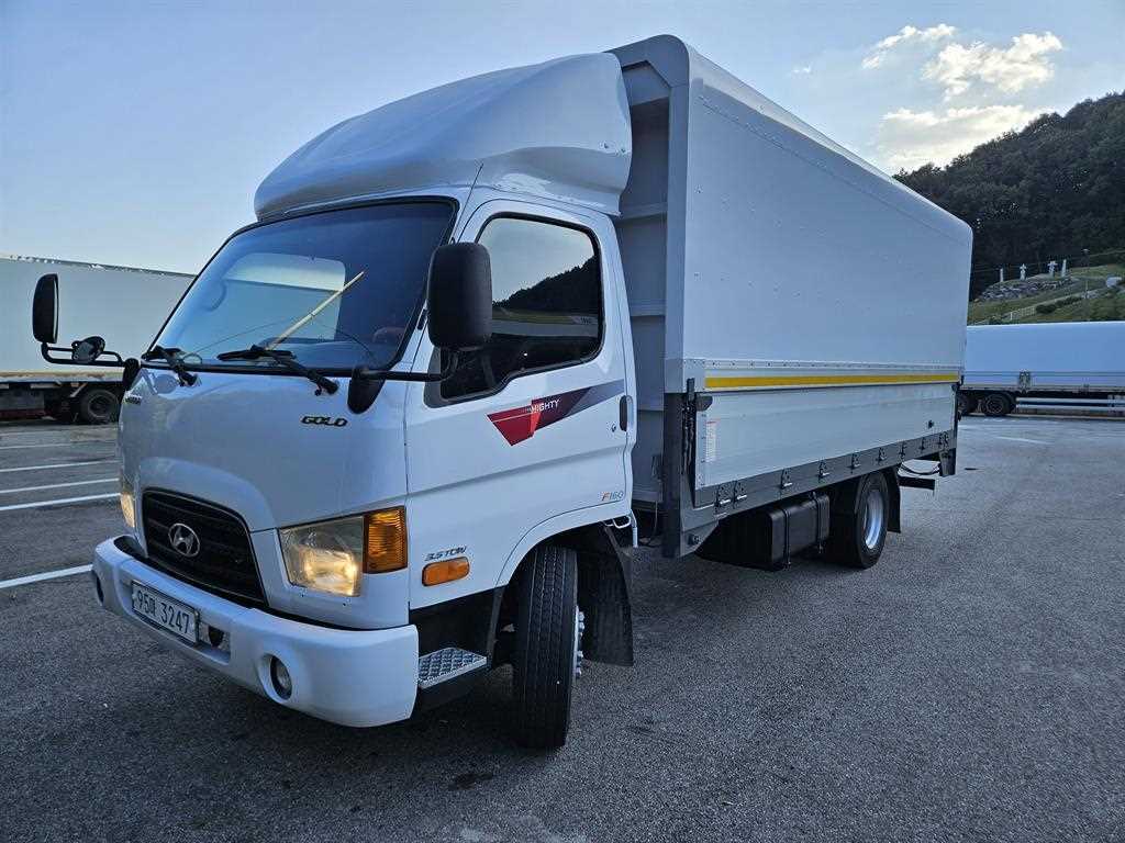 medium and large cargo truck