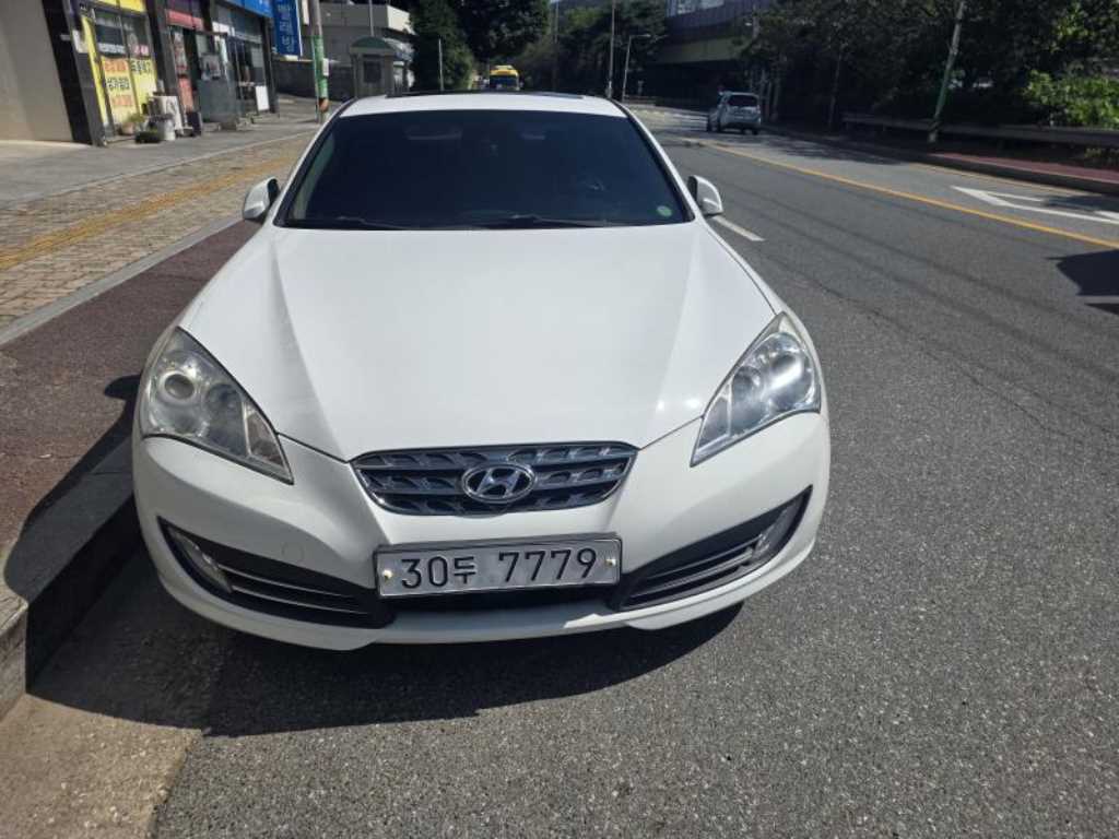 HYUNDAI Genesis