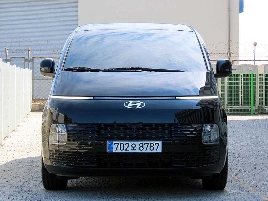 HYUNDAI Staria