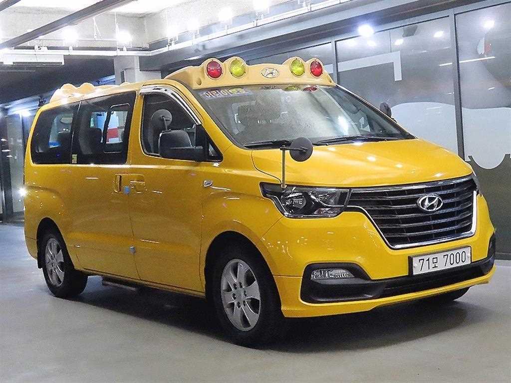 HYUNDAI Starex 2018