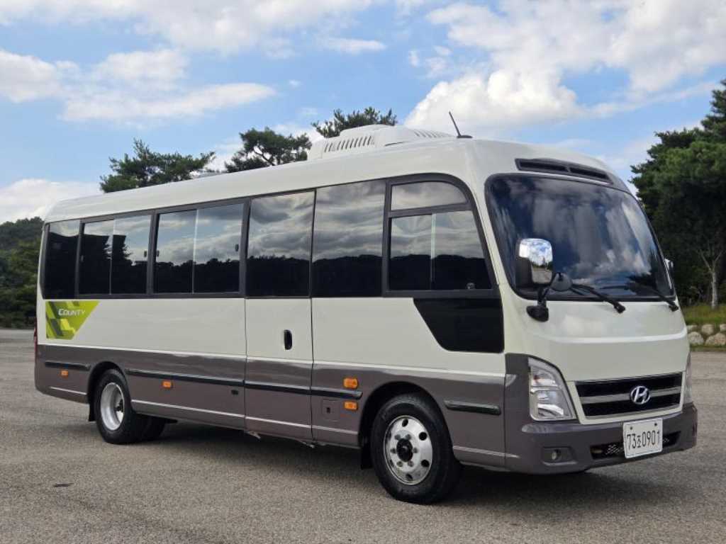 medium and large bus Hyundai bus