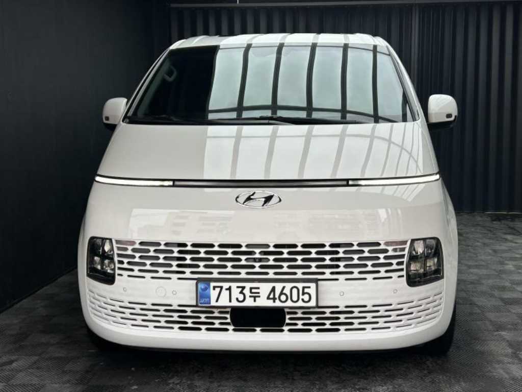 HYUNDAI Staria 2024 — Zona Franca Iquique