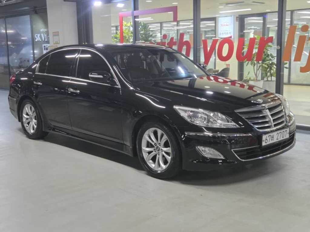 HYUNDAI Genesis
