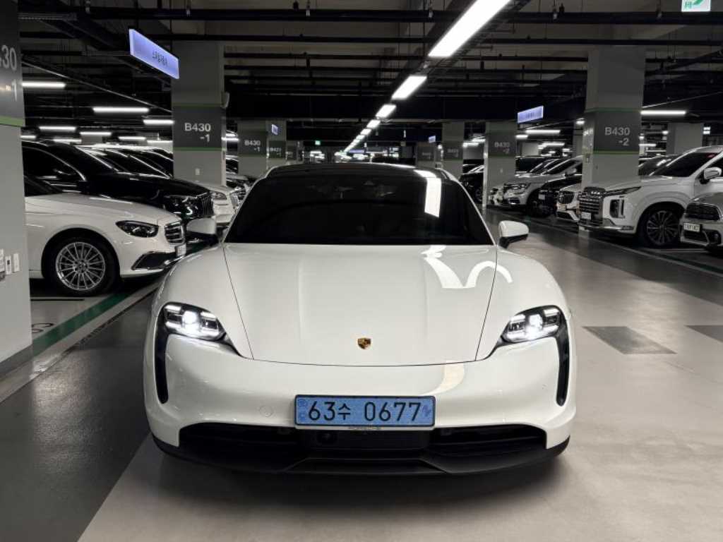 Porsche Taycan 2024 — Zona Franca Iquique