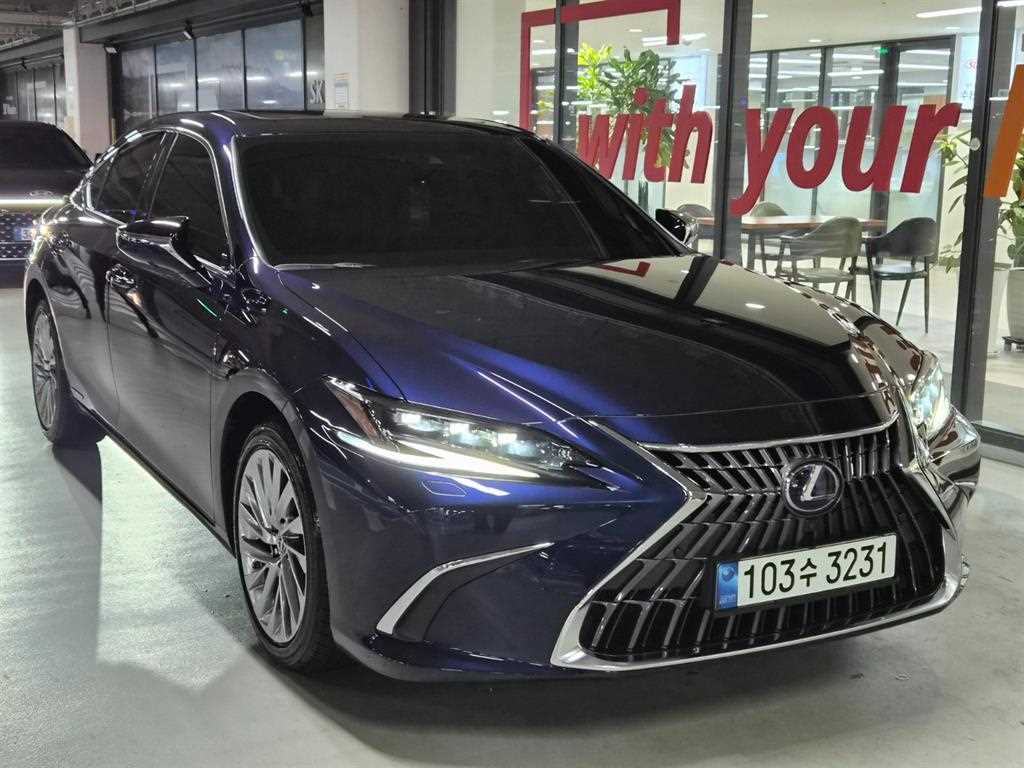 Lexus ES 2022 — Zona Franca Iquique