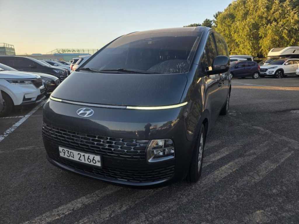 HYUNDAI Staria 2022 — Zona Franca Iquique
