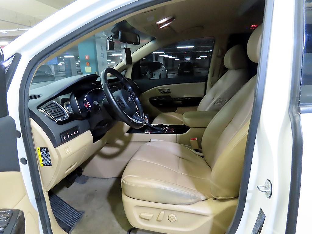 KIA Carnival - Vista 6