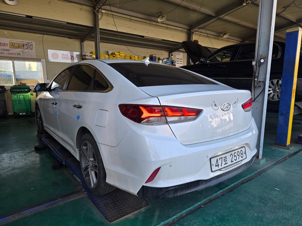 HYUNDAI Sonata - Vista 3