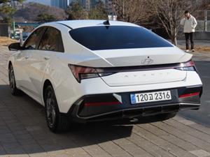 HYUNDAI Avante - Vista 8