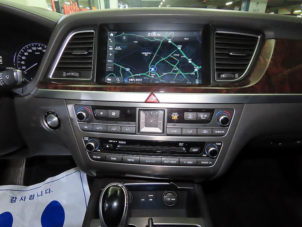 HYUNDAI Genesis - Vista 11