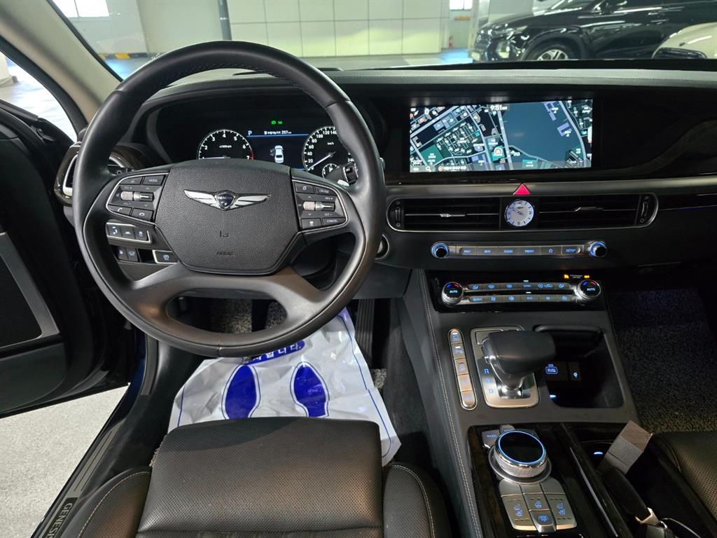 Genesis G90 - Vista 5