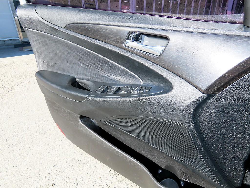 HYUNDAI Sonata - Vista 11