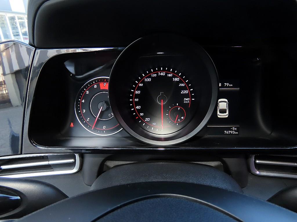 HYUNDAI Avante - Vista 9