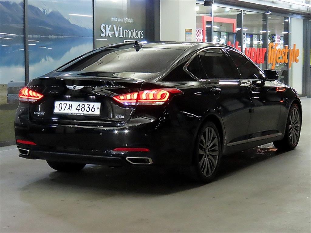 HYUNDAI Genesis - Vista 4