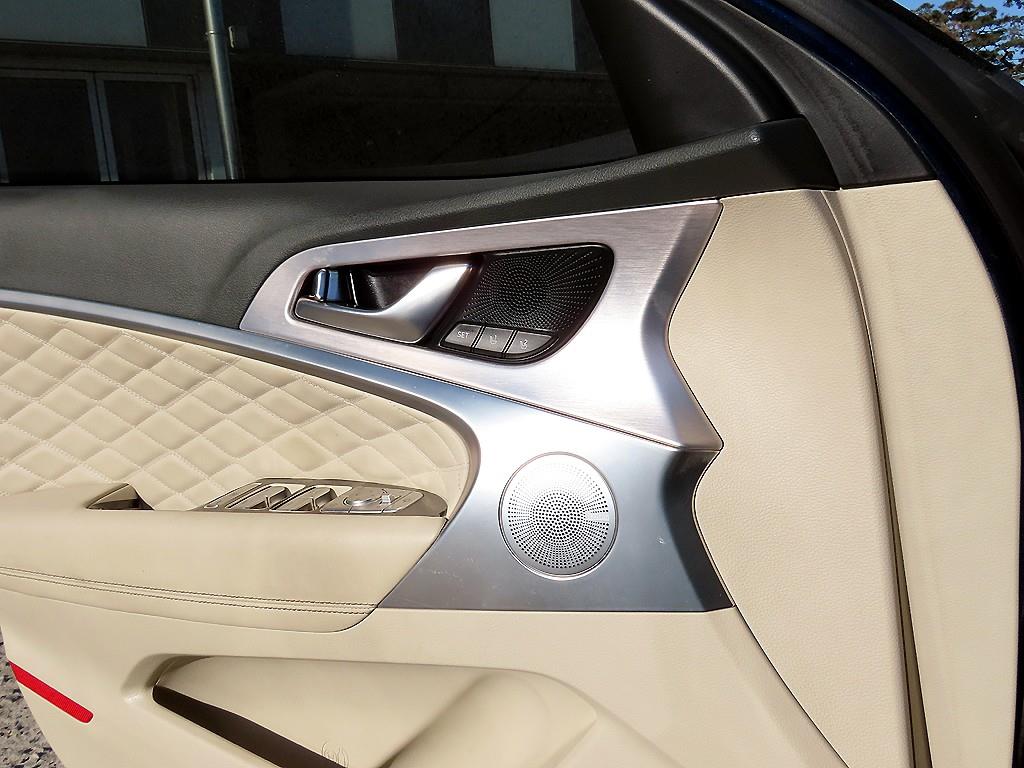 Genesis G70 - Vista 12