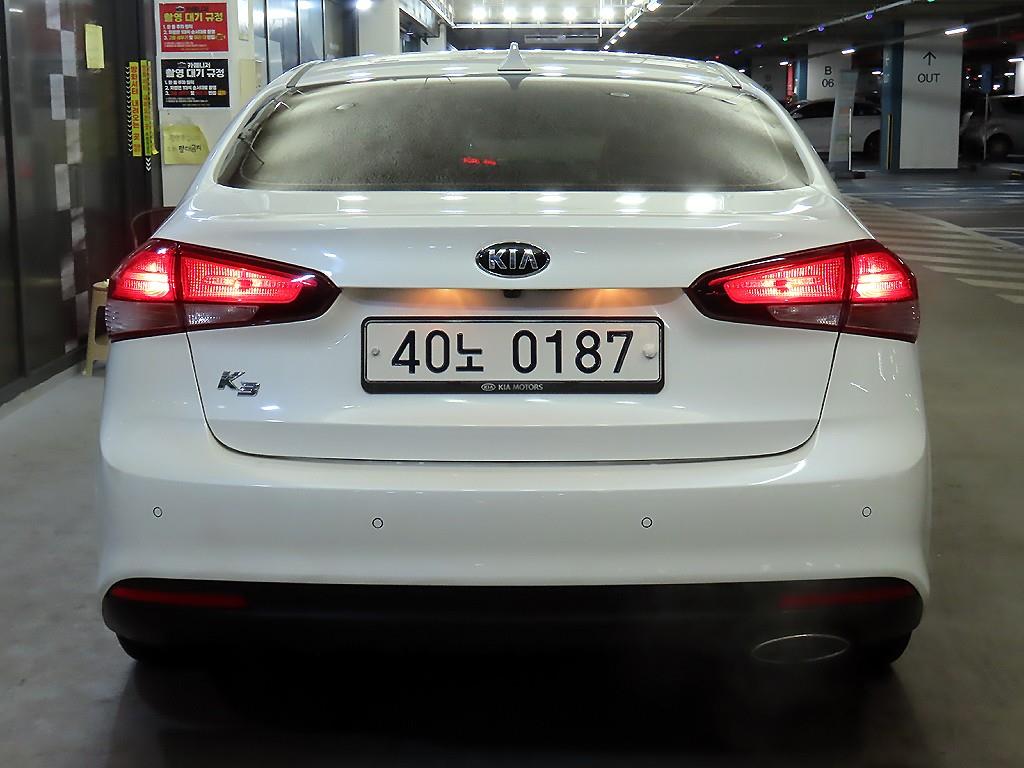 KIA K3 - Vista 5