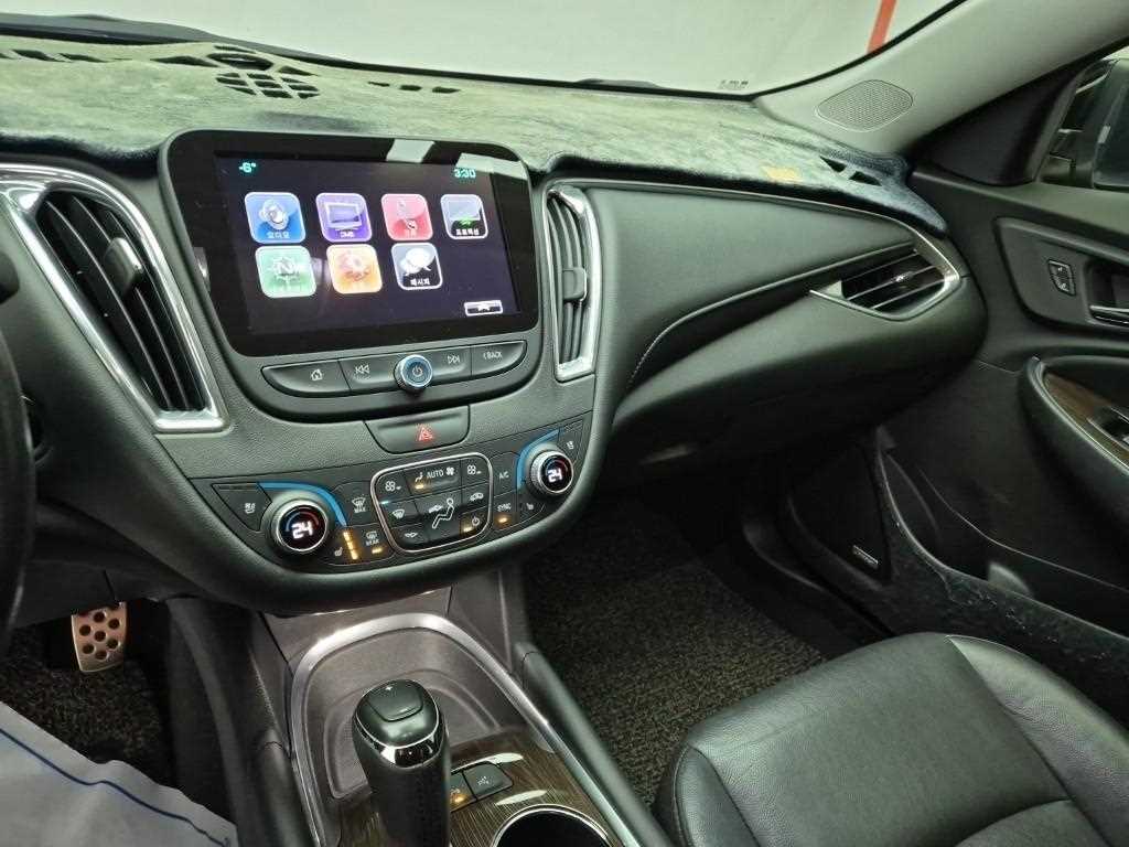 Chevrolet Malibu - Vista 10