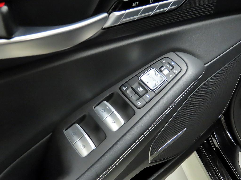 Genesis G90 - Vista 12