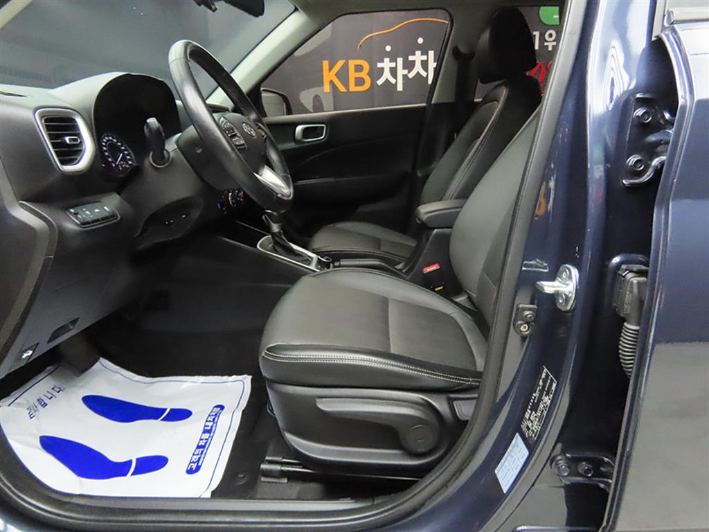 HYUNDAI Venue - Vista 5